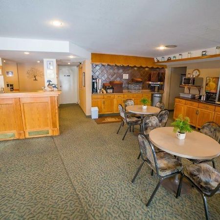 Woodland Inn Meadow Lake Bagian luar foto