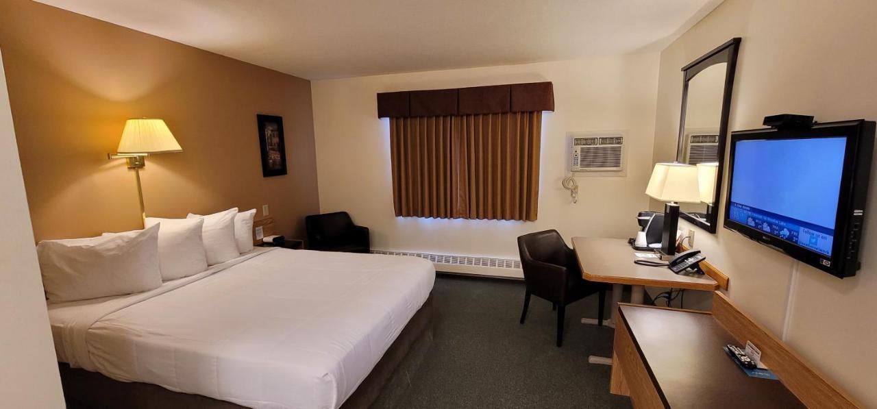 Woodland Inn Meadow Lake Bagian luar foto