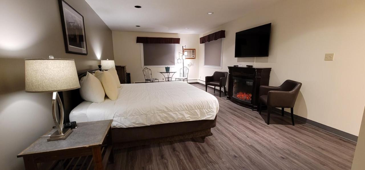 Woodland Inn Meadow Lake Bagian luar foto