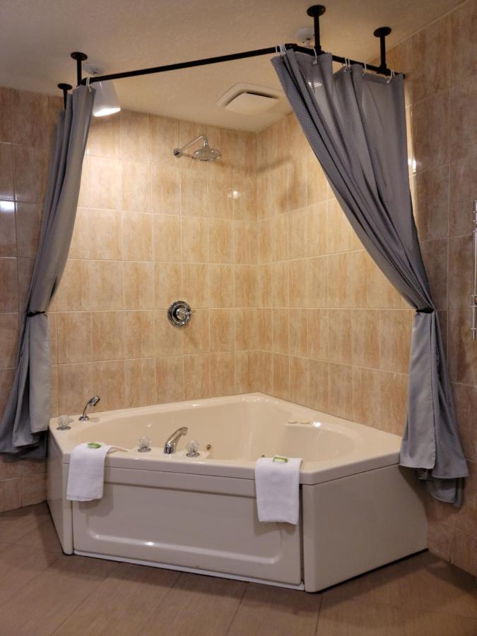 Woodland Inn Meadow Lake Bagian luar foto