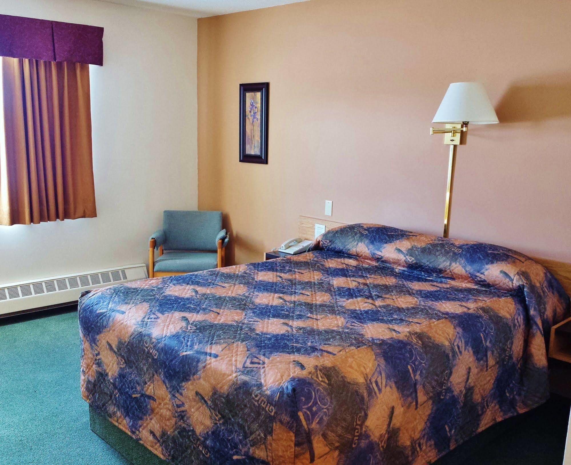 Woodland Inn Meadow Lake Bagian luar foto